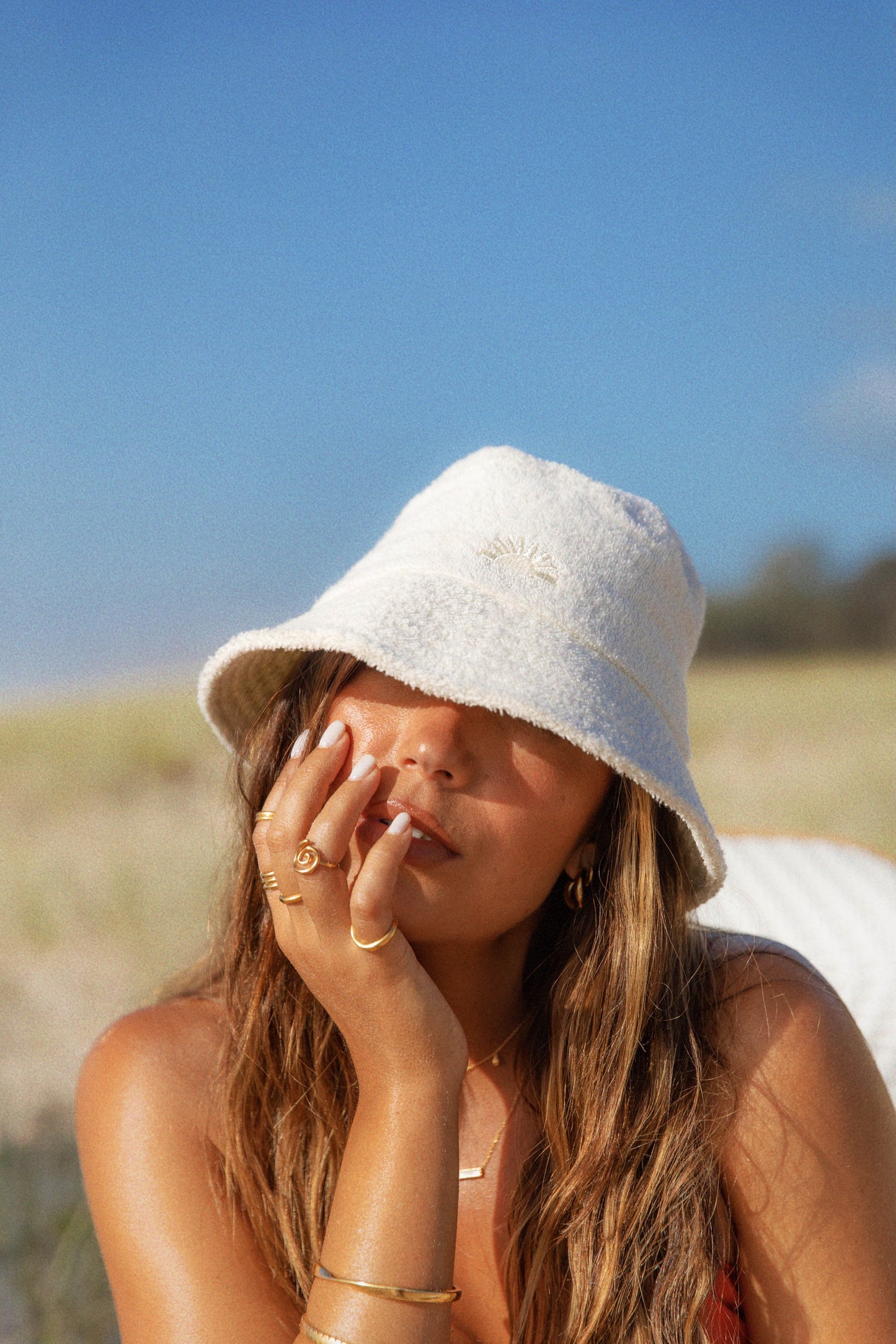 BASK HAT || White